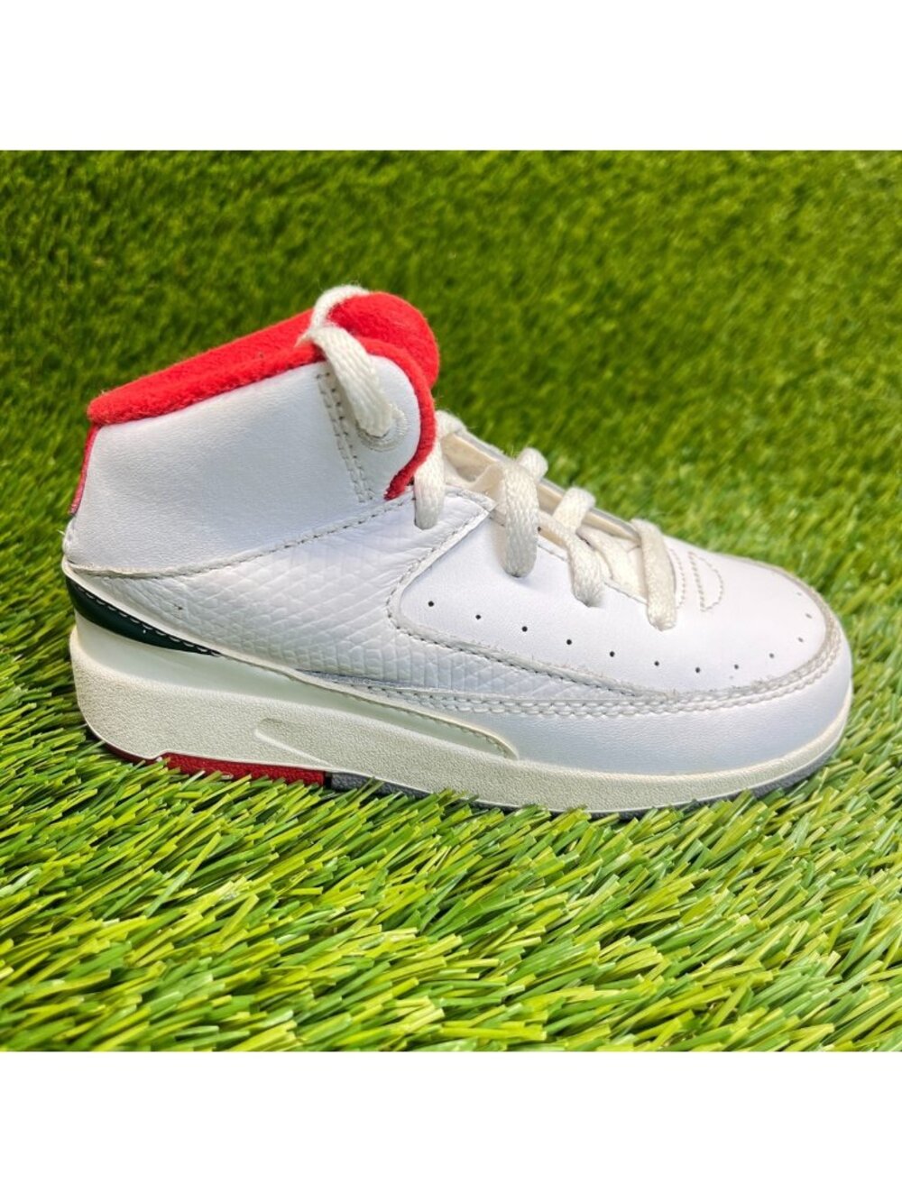 Nike‎ Air Jordan 2 Retro Boys Size 8C White Red Athletic Leather Shoes Sneakers